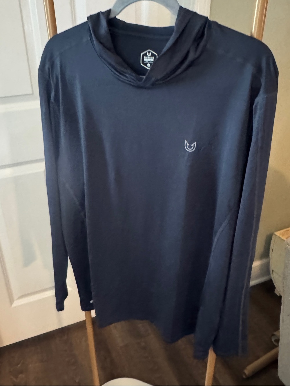 Men's Navy Crewneck Long-Sleeve Shirt with Subtle Crest